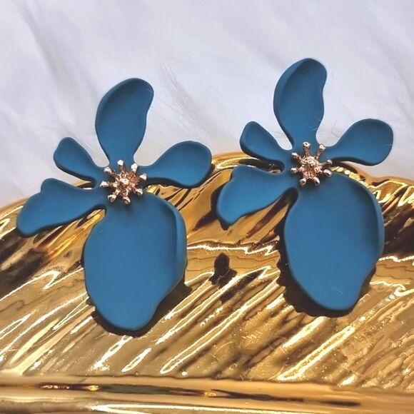 New EYE CANDY tropical flower earrings - Picture 7 of 10